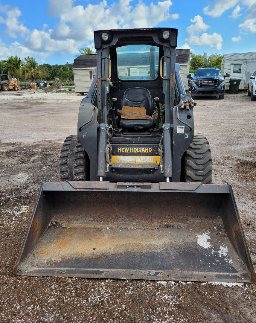 2012 NEW HOLLAND L223 - Image 2